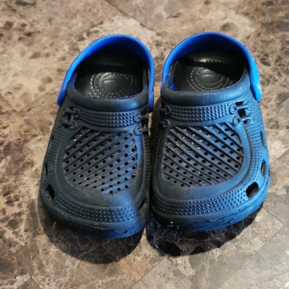 Toddler boys slip on shoes - Picture 2 of 4